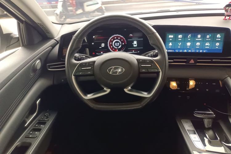 Used Hyundai Elantra 2021 1.5L CVT LUX Prestige Edition Steering Wheel