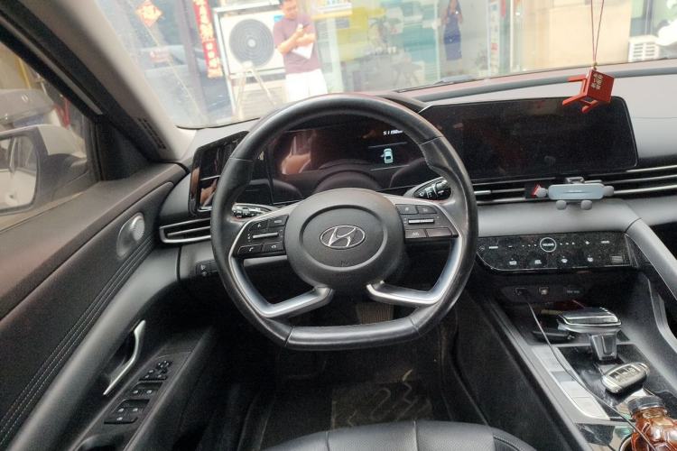 Used Hyundai Elantra 2021 1.5L CVT LUX Prestige Edition Steering Wheel