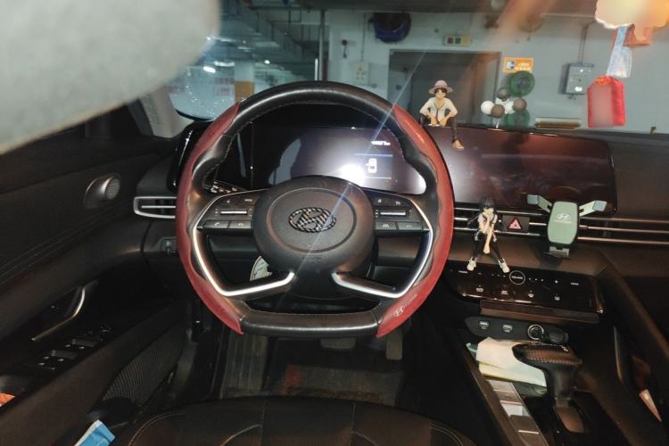 Used Hyundai Elantra 2021 1.5L CVT LUX Prestige Edition Steering Wheel