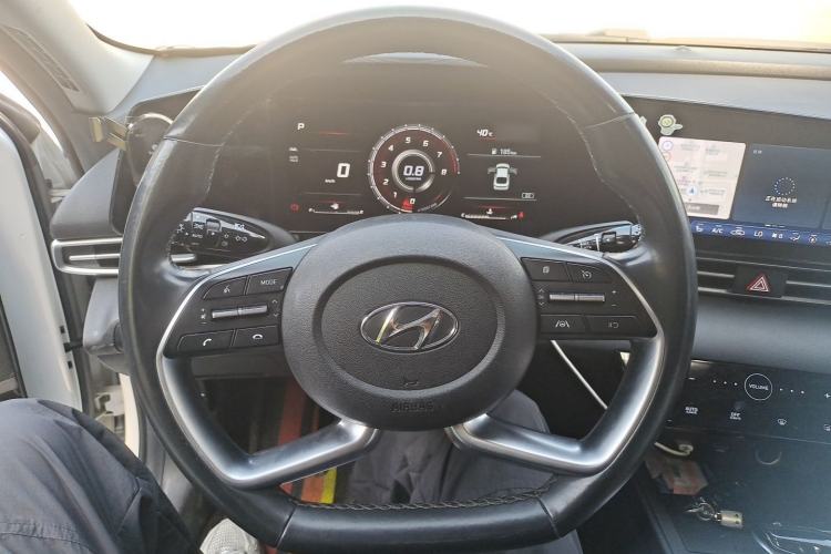 Used Hyundai Elantra 2021 1.5L CVT LUX Prestige Edition Steering Wheel