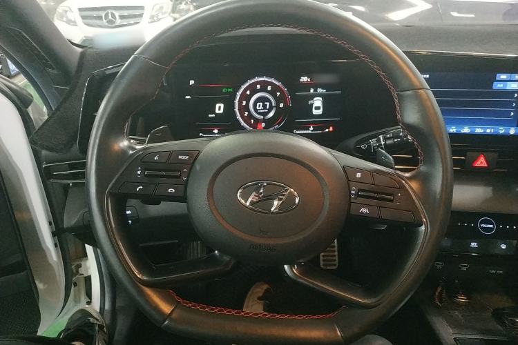 Used Hyundai Elantra 2021 240TGDi DCT LUX Prestige Edition Steering Wheel