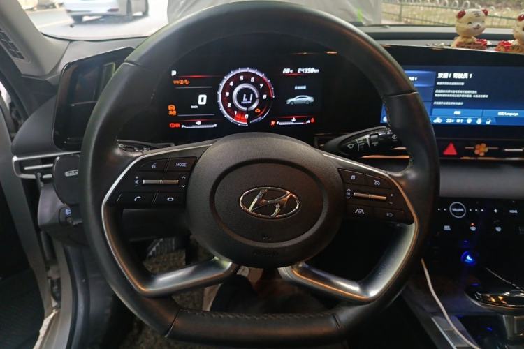 Used Hyundai Elantra 2021 1.5L CVT LUX Prestige Edition Steering Wheel