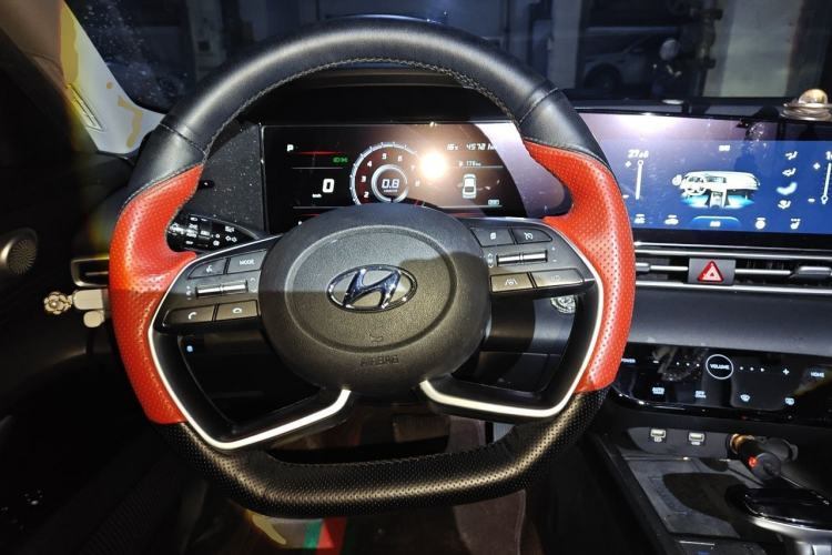 Used Hyundai Elantra 2021 1.5L CVT LUX Prestige Edition Steering Wheel