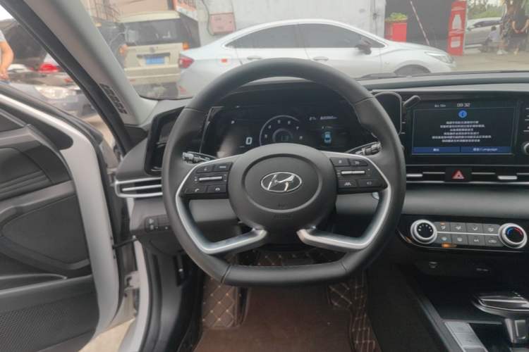 Used Hyundai Elantra 2021 1.5L CVT GLX Elite Edition Steering Wheel
