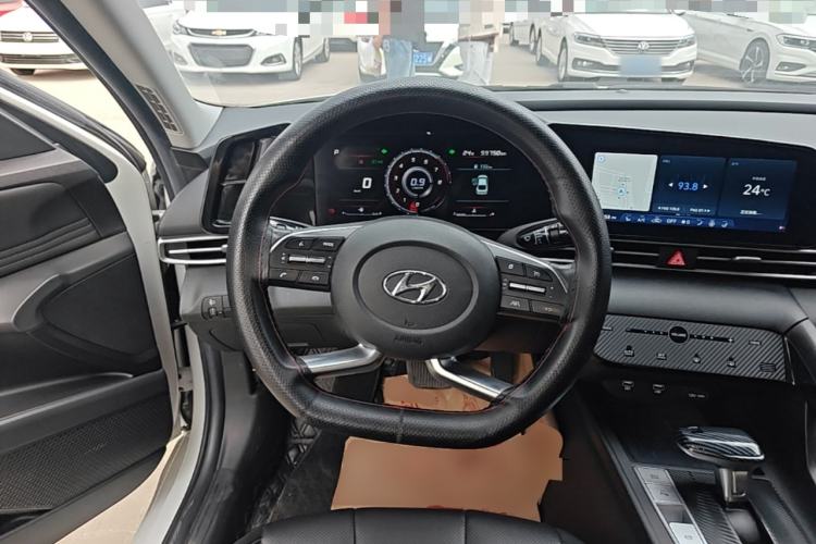 Used Hyundai Elantra 2021 1.5L CVT LUX Prestige Edition Steering Wheel