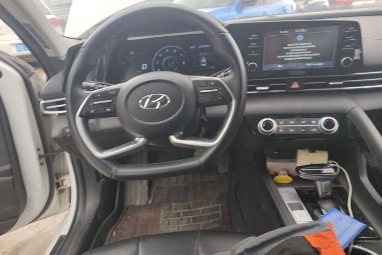 Used Hyundai Elantra 2021 1.5L CVT GLX Elite Edition Steering Wheel
