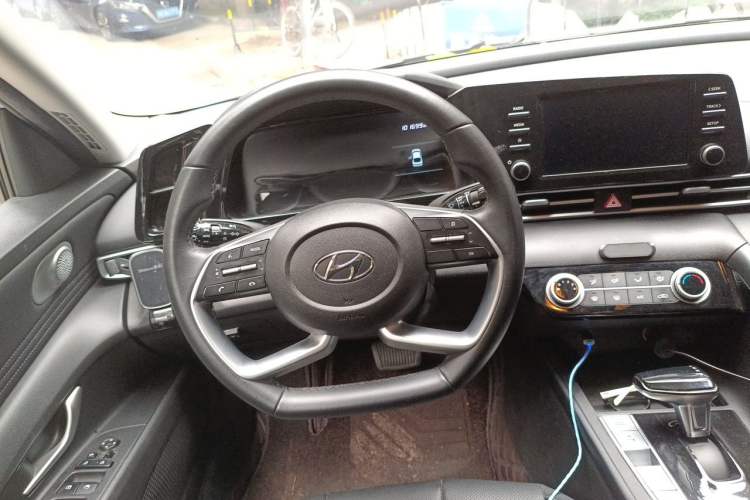 Used Hyundai Elantra 2021 1.5L CVT GLX Elite Edition Steering Wheel
