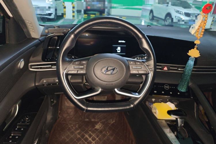 Used Hyundai Elantra 2021 1.5L CVT LUX Prestige Edition Steering Wheel