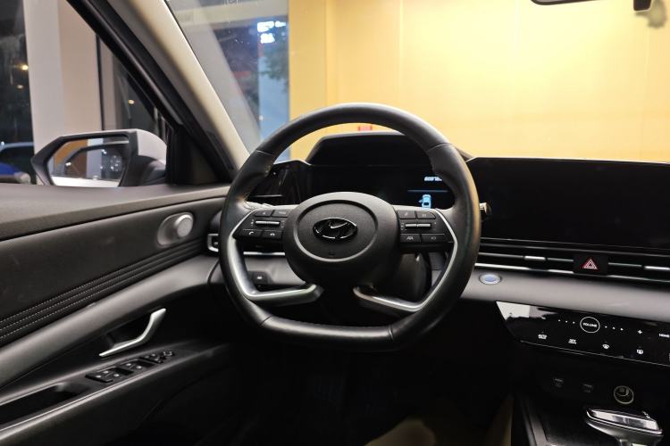 Used Hyundai Elantra 2021 1.5L CVT LUX Prestige Edition Steering Wheel