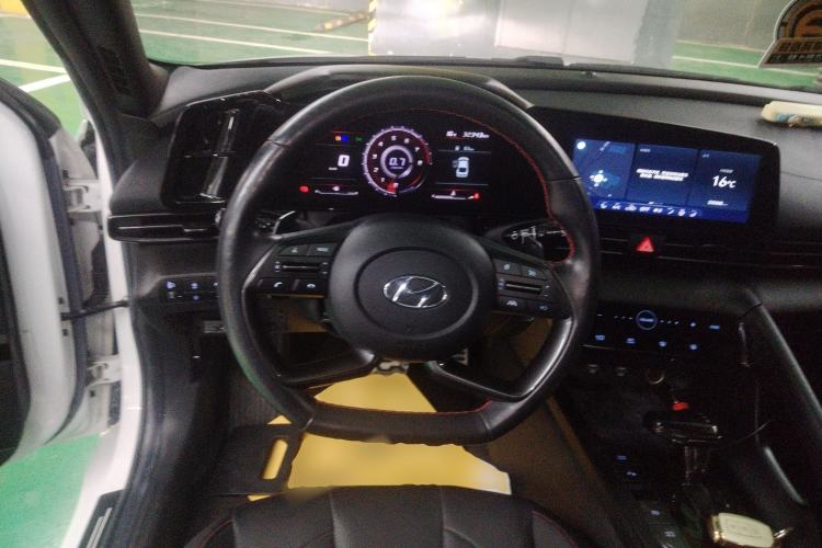 Used Hyundai Elantra 2021 240TGDi DCT LUX Prestige Edition Steering Wheel