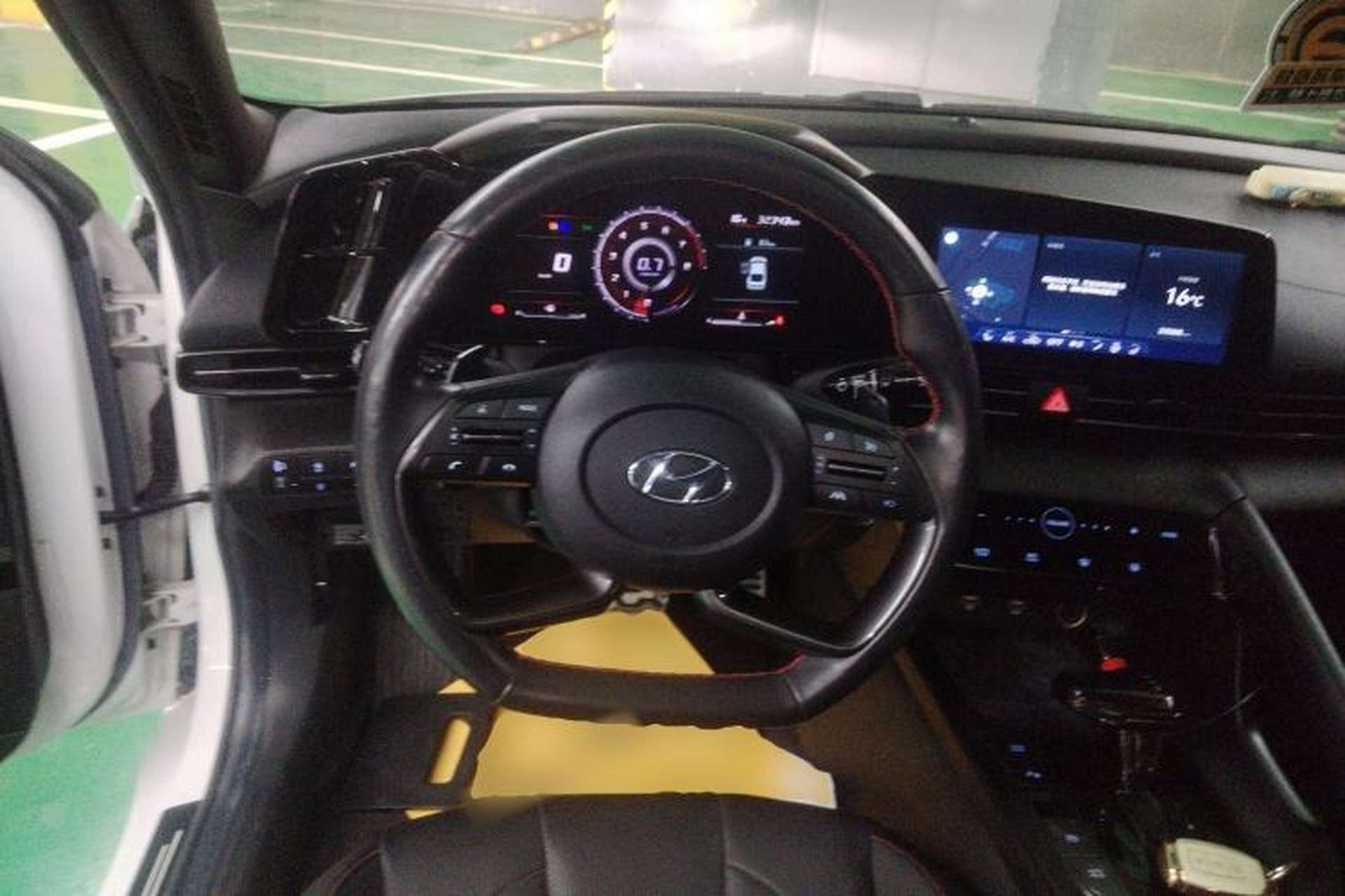 Used Hyundai Elantra 2021 240TGDi DCT LUX Prestige Edition Steering Wheel