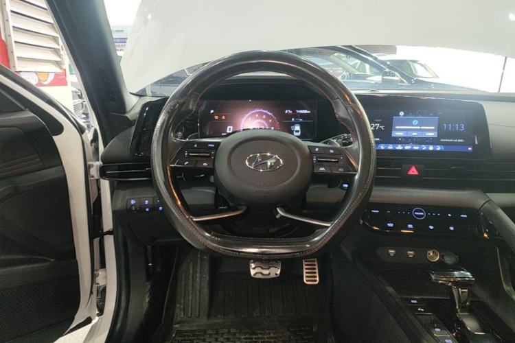 Used Hyundai Elantra 2021 240TGDi DCT LUX Prestige Edition Steering Wheel