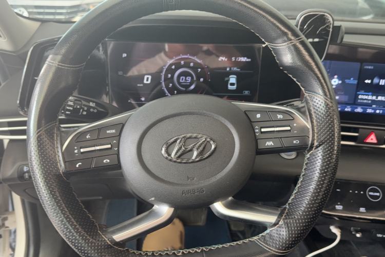 Used Hyundai Elantra 2021 1.5L CVT LUX Prestige Edition Steering Wheel