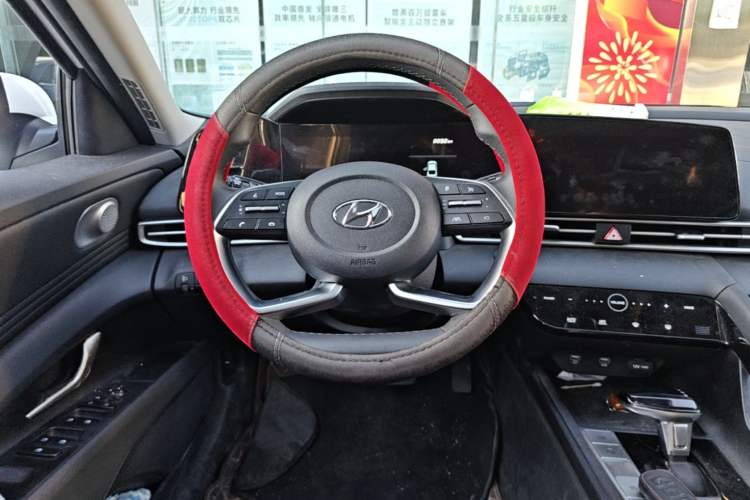 Used Hyundai Elantra 2021 1.5L CVT LUX Prestige Edition Steering Wheel