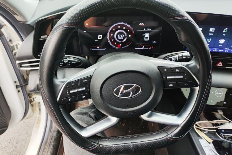 Used Hyundai Elantra 2021 1.5L CVT LUX Prestige Edition Steering Wheel