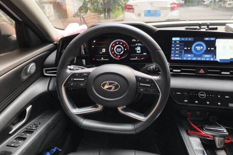Used Hyundai Elantra 2021 1.5L CVT LUX Prestige Edition Steering Wheel