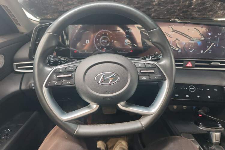 Used Hyundai Elantra 2021 1.5L CVT LUX Prestige Edition Steering Wheel