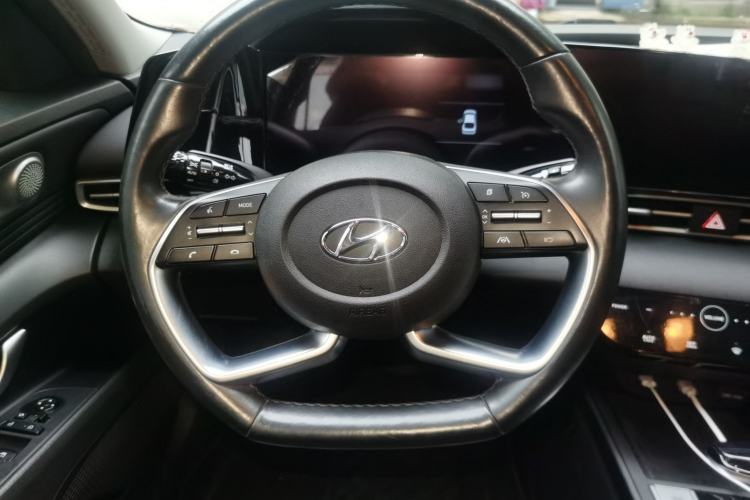 Used Hyundai Elantra 2021 1.5L CVT LUX Prestige Edition Steering Wheel