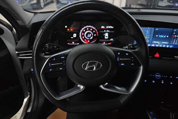 Used Hyundai Elantra 2021 1.5L CVT LUX Prestige Edition Steering Wheel