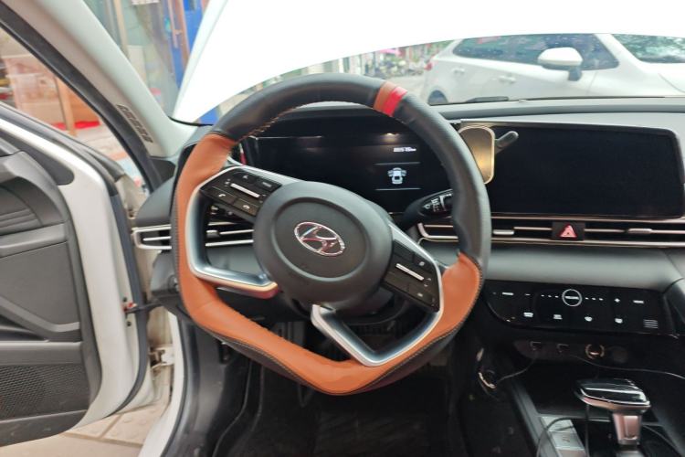 Used Hyundai Elantra 2021 1.5L CVT LUX Prestige Edition Steering Wheel