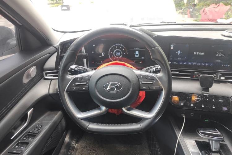Used Hyundai Elantra 2021 1.5L CVT LUX Prestige Edition Steering Wheel
