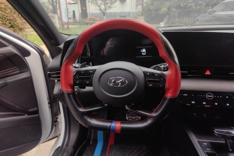 Used Hyundai Elantra 2021 240TGDi DCT LUX Prestige Edition Steering Wheel