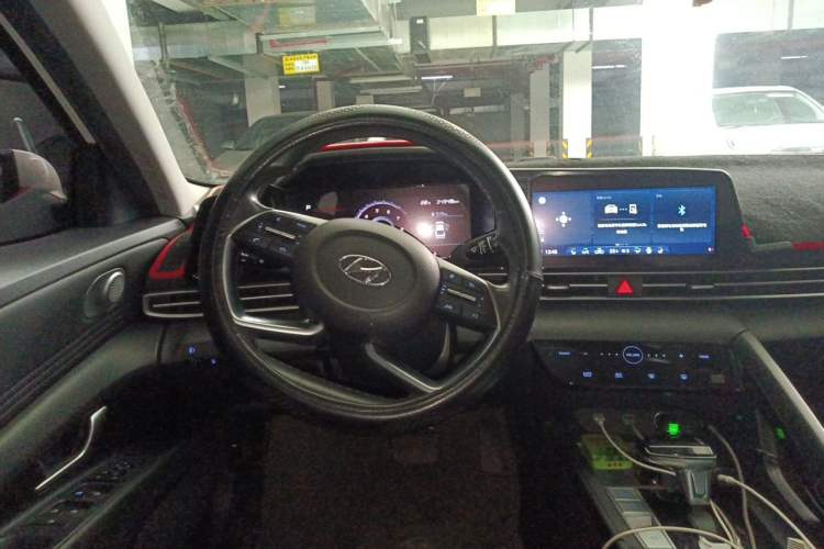 Used Hyundai Elantra 2021 1.5L CVT LUX Prestige Edition Steering Wheel