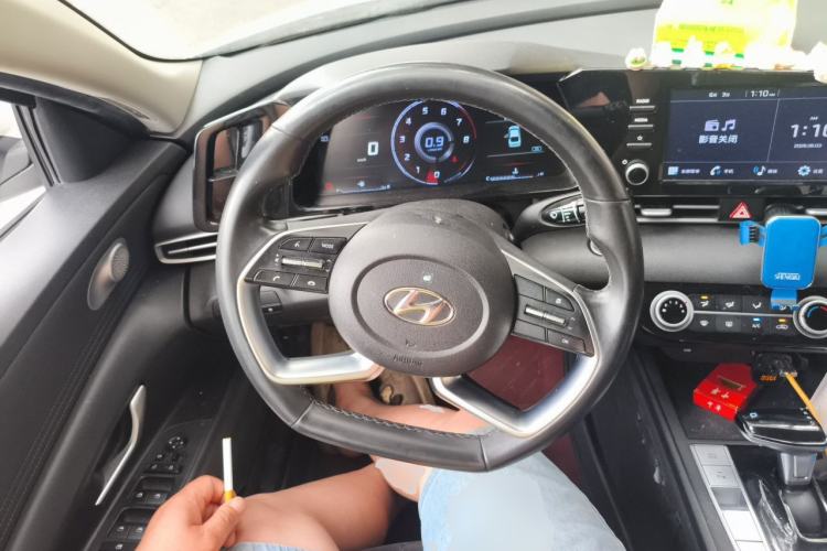 Used Hyundai Elantra 2021 1.5L CVT GLX Elite Edition Steering Wheel