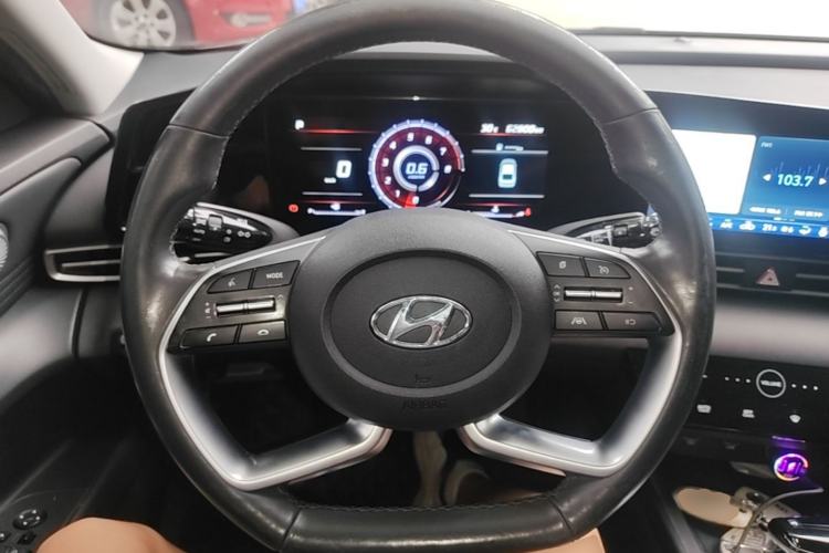 Used Hyundai Elantra 2021 1.5L CVT LUX Prestige Edition Steering Wheel