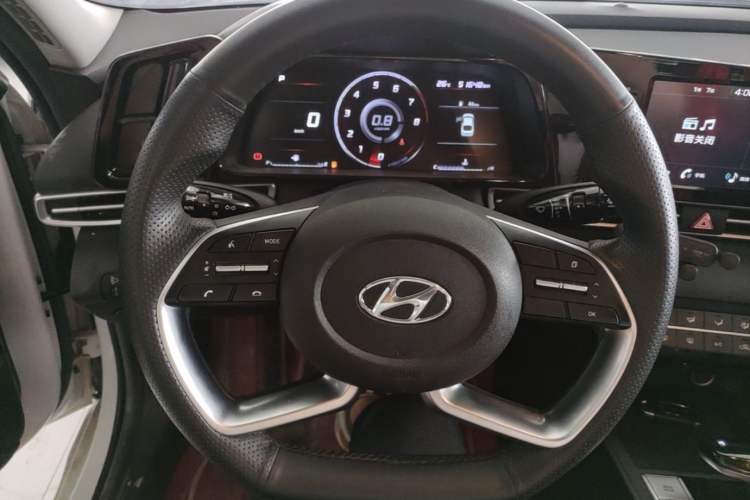 Used Hyundai Elantra 2021 1.5L CVT GLX Elite Edition Steering Wheel
