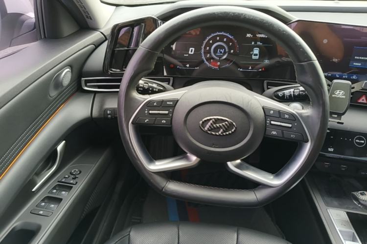 Used Hyundai Elantra 2021 1.5L CVT LUX Prestige Edition Steering Wheel