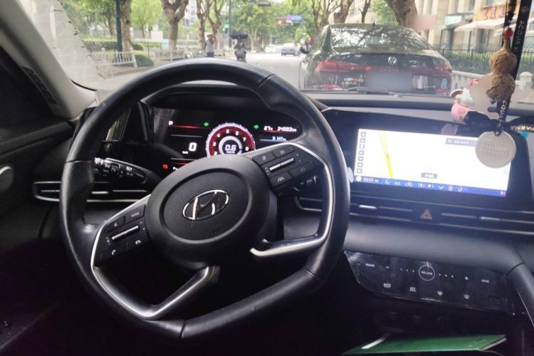 Used Hyundai Elantra 2021 1.5L CVT LUX Prestige Edition Steering Wheel