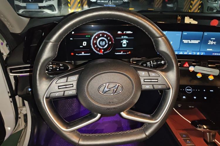 Used Hyundai Elantra 2021 1.5L CVT LUX Prestige Edition Steering Wheel