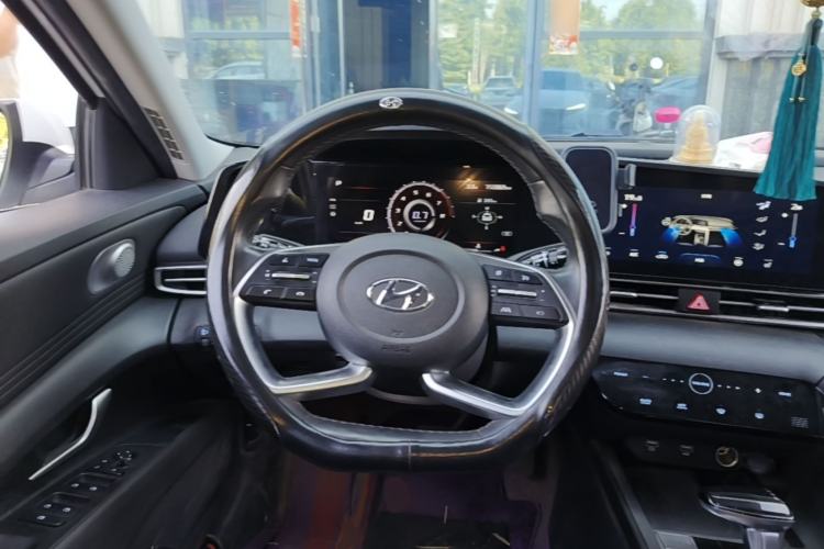 Used Hyundai Elantra 2021 1.5L CVT LUX Prestige Edition Steering Wheel