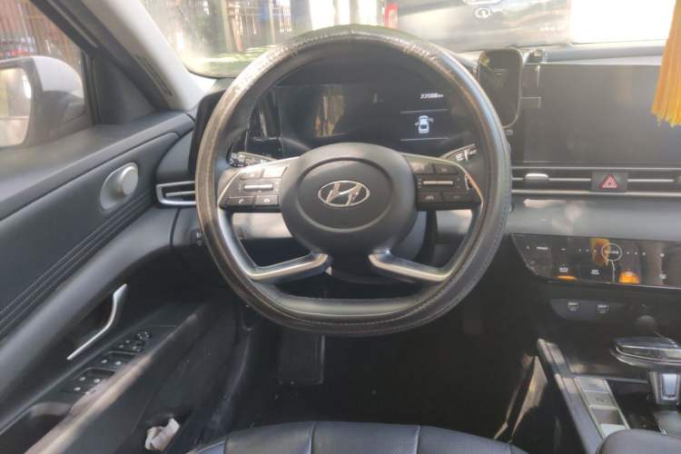 Used Hyundai Elantra 2021 1.5L CVT LUX Prestige Edition Steering Wheel