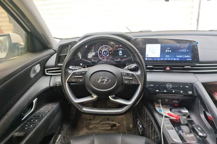 Used Hyundai Elantra 2021 1.5L CVT LUX Prestige Edition Steering Wheel