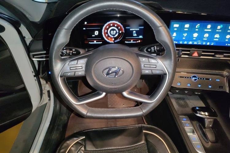 Used Hyundai Elantra 2021 1.5L CVT LUX Prestige Edition Steering Wheel