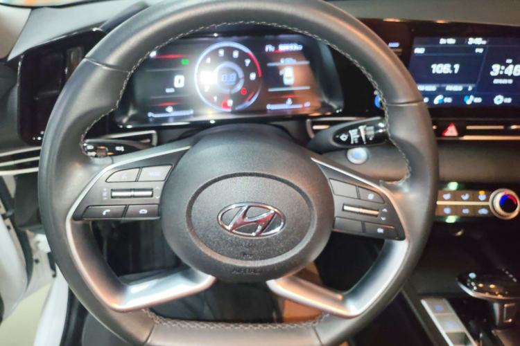 Used Hyundai Elantra 2021 1.5L CVT GLX Elite Edition Steering Wheel