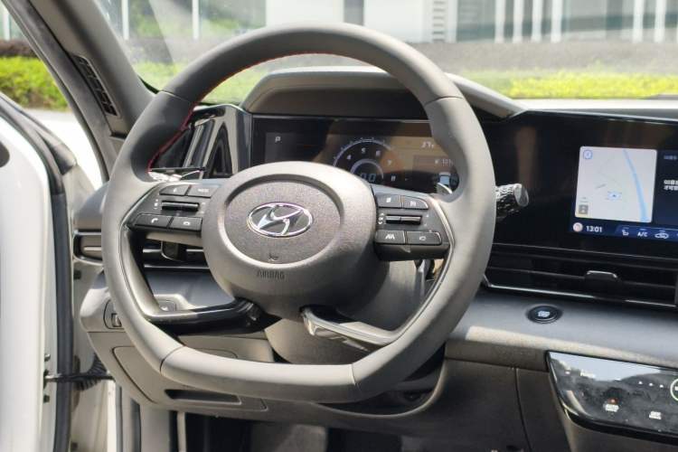 Used Hyundai Elantra 2021 240TGDi DCT LUX Prestige Edition Steering Wheel