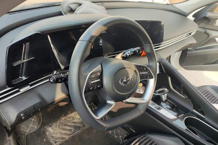 Used Hyundai Elantra 2021 1.5L CVT GLX Elite Edition Steering Wheel
