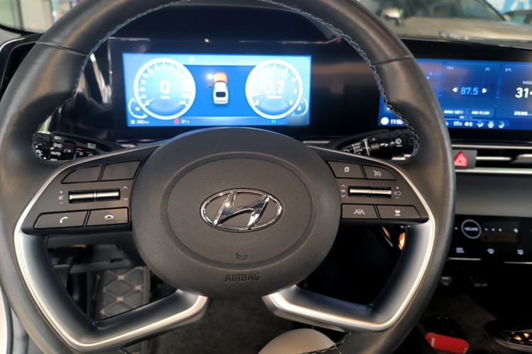 Used Hyundai Elantra 2021 1.5L CVT TOP Flagship Edition Steering Wheel