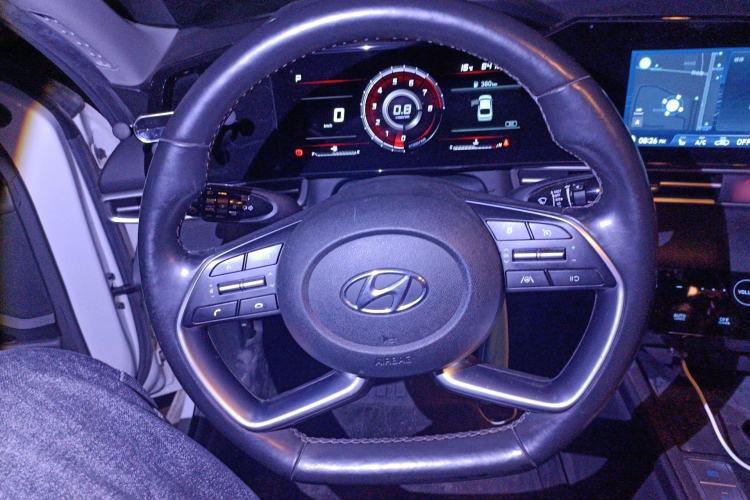 Used Hyundai Elantra 2021 1.5L CVT LUX Prestige Edition Steering Wheel