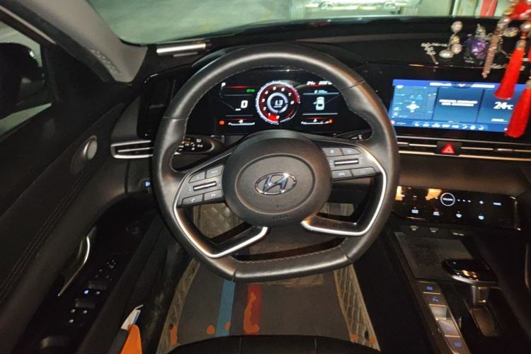 Used Hyundai Elantra 2021 1.5L CVT LUX Prestige Edition Steering Wheel
