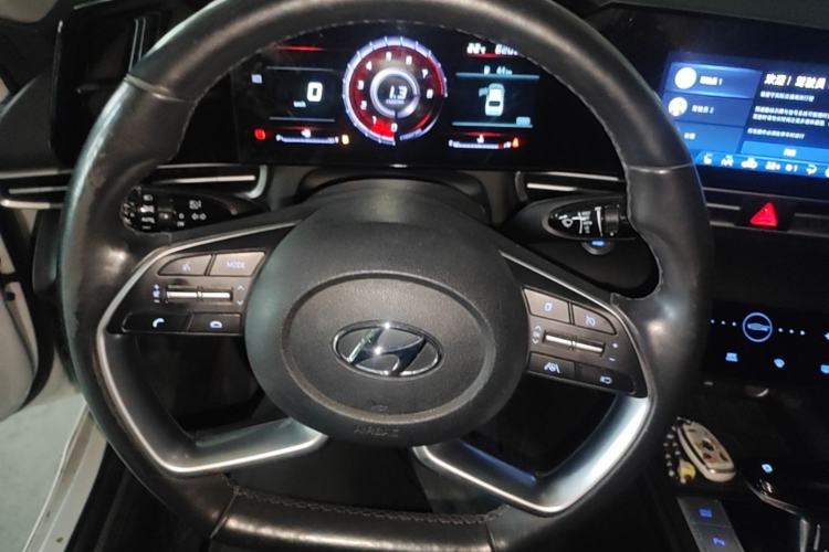Used Hyundai Elantra 2021 1.5L CVT LUX Prestige Edition Steering Wheel