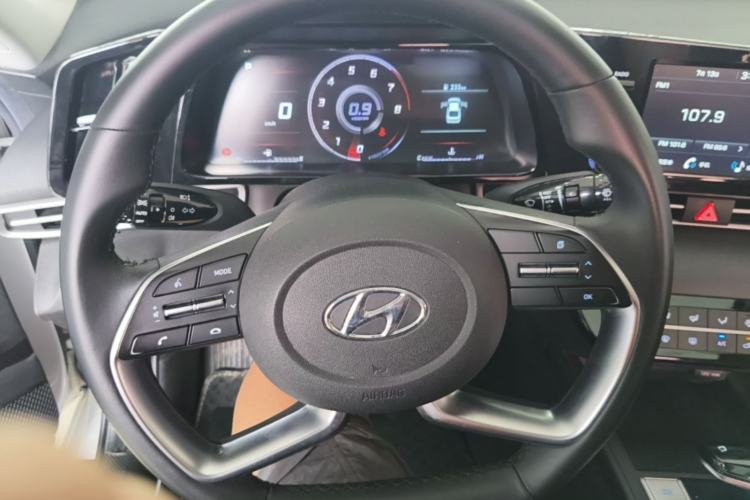 Used Hyundai Elantra 2021 1.5L CVT GLX Elite Edition Steering Wheel