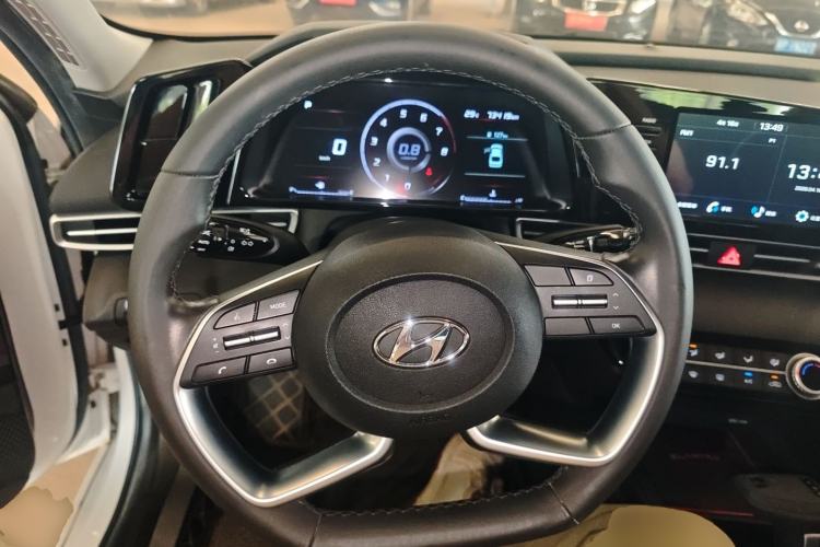 Used Hyundai Elantra 2021 1.5L CVT GLX Elite Edition Steering Wheel