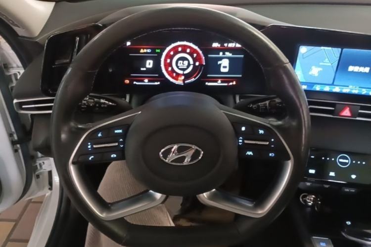 Used Hyundai Elantra 2021 1.5L CVT LUX Prestige Edition Steering Wheel