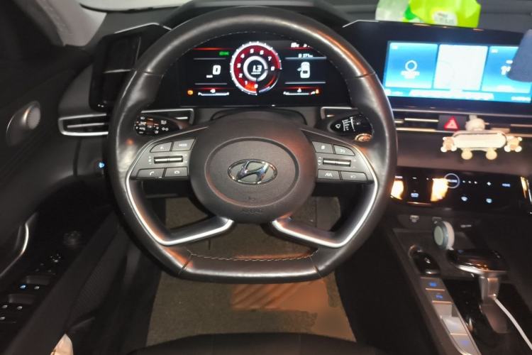 Used Hyundai Elantra 2021 1.5L CVT LUX Prestige Edition Steering Wheel