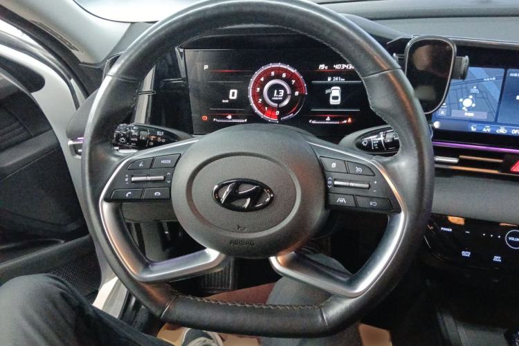 Used Hyundai Elantra 2021 1.5L CVT LUX Prestige Edition Steering Wheel