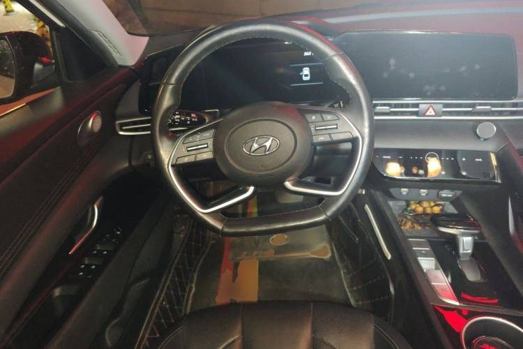 Used Hyundai Elantra 2021 1.5L CVT LUX Prestige Edition Steering Wheel